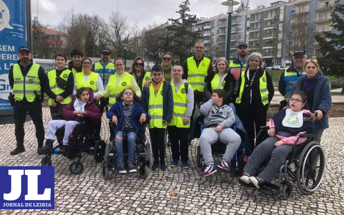 Jornal De Leiria Psp E Jovens Alertam Automobilistas Para Respeito