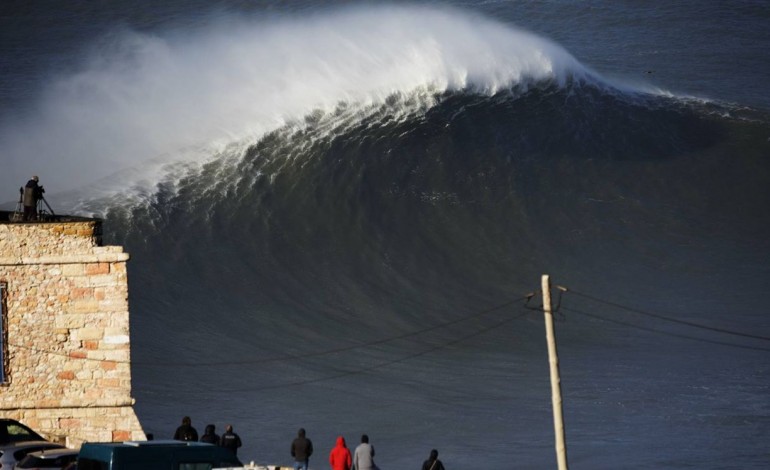 as-ondas-gigantes-da-nazare-numa-nova-exposicao-de-fotografia-7922
