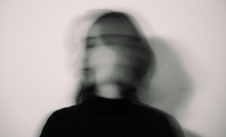 ines-condeco-viajar-no-espaco-entre-os-passaros-e-um-acto-de-resistencia