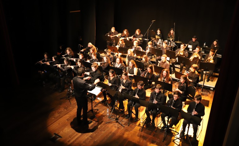 mais-de-100-musicos-subiram-ao-palco-para-celebrar-25o-aniversario-da-orquestra-juvenil-da-marinha-grande