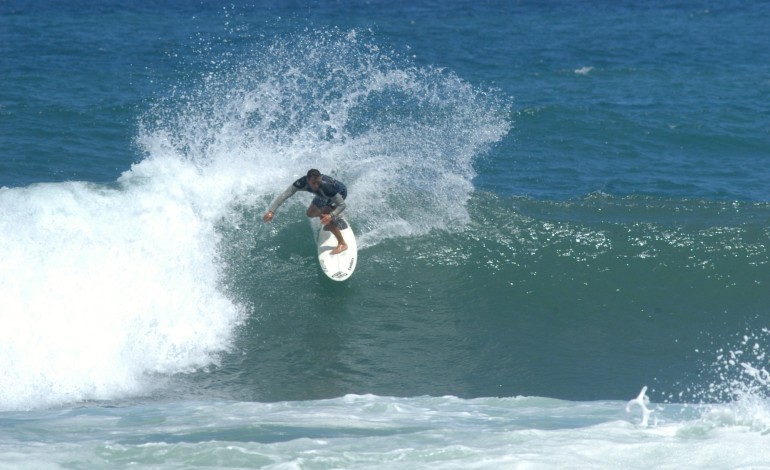 vento-forte-dita-novo-dia-de-espera-na-prova-da-elite-do-surf-em-peniche