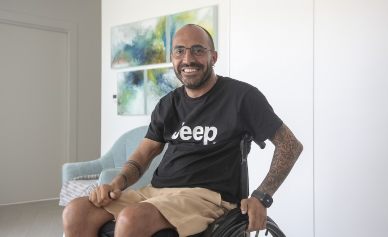 João Silvestre ficou tetraplégico aos 28 anos e, 11 anos depois, mantém as sessões de fisioterapia