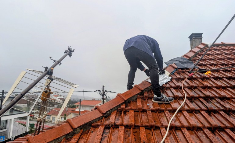mau-tempo-homem-morre-apos-queda-de-telhado-no-concelho-de-leiria