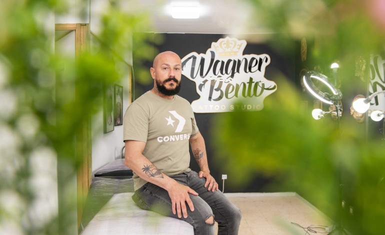 Wagner Bento é proprietário de um estúdio de tatuagens nos Marinheiros, Leiria