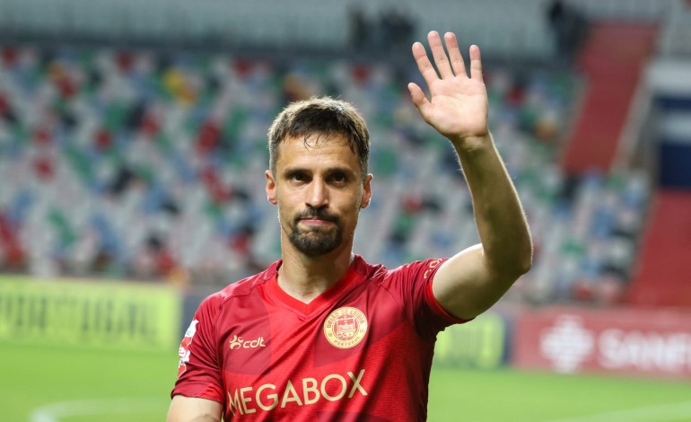 uniao-de-leiria-ha-jogadores-de-saida-e-interdicao-a-inscricao-de-atletas-foi-levantada