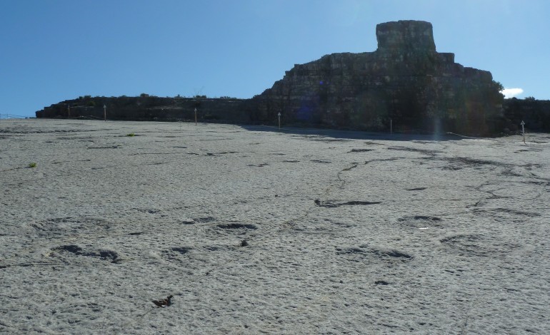 conservacao-valorizacao-e-divulgacao-do-monumento-natural-das-pegadas-de-dinossaurios-tem-novo-projecto