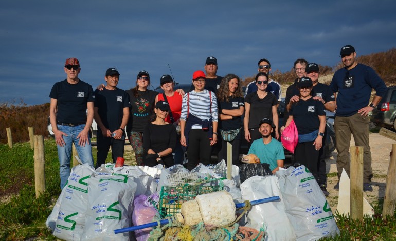 esta-tarde-ha-accao-de-limpeza-na-praia-de-paredes-da-vitoria
