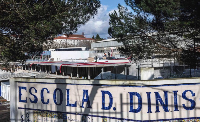 abaixo-assinado-contesta-falta-de-condicoes-termicas-nas-salas-recem-inauguradas-da-eb-d-dinis