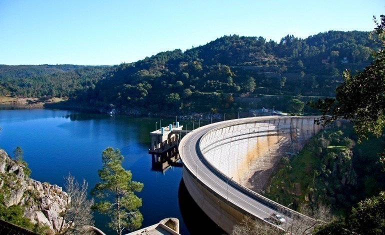 chega-pede-suspensao-imediata-de-projecto-de-central-fotovoltaica-na-barragem-do-cabril