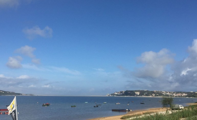 inatel-promove-limpeza-de-praia-na-lagoa-de-obidos