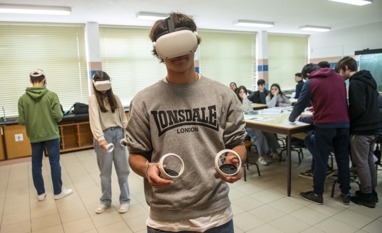 alunos-de-mira-de-aire-cobaias-da-realidade-virtual-em-sala-de-aula