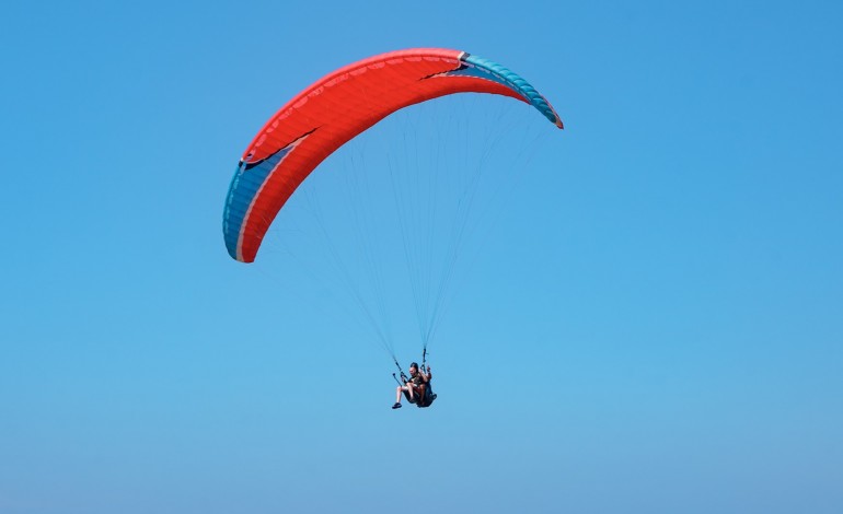 queda-de-parapente-causa-ferido-grave