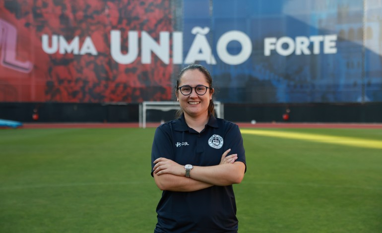 beatriz-cavaco-treina-primeira-equipa-de-futebol-senior-feminino-do-clube