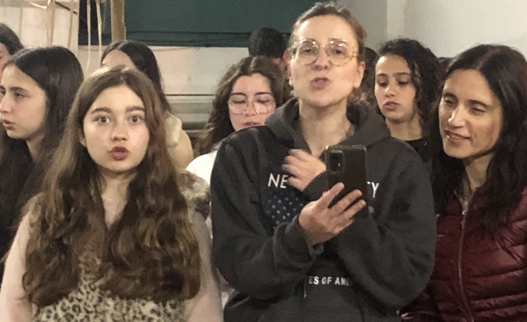 Nenhuma Sombra te Prende ao Chão