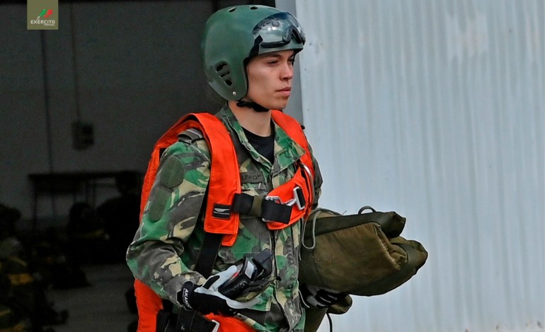 Liane Ruivaco, tenente no Exército, natural de Monte Real