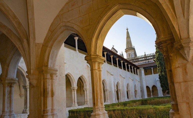 mosteiros-mais-visitantes-na-batalha-menos-entradas-em-alcobaca