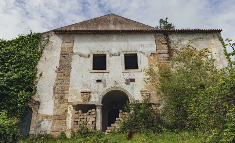 reconversao-do-antigo-convento-dos-capuchos-em-hotel-em-risco