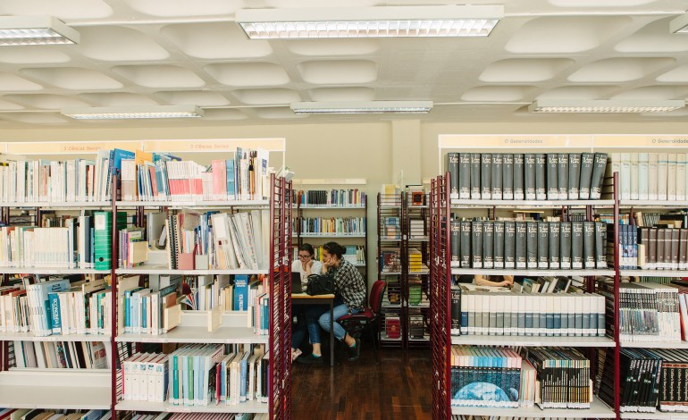 bibliotecas-escolares-desafiadas-a-alcancar-jovens-numa-era-digital