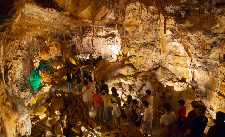 grutas-de-mira-de-aire-receberam-mais-de-oito-milhoes-de-visitantes-em-50-anos