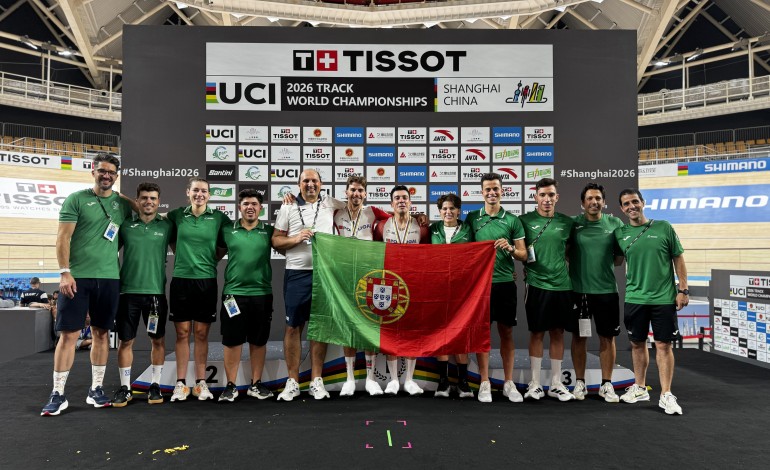 Gabriel Mendes (o 5.º a contar da esquerda) está à frente da selecção de ciclismo de pista desde 2010