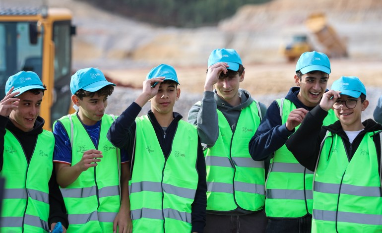 Mais de 70 alunos da escola do I ciclo da Albergaria, do 1.º aos 4.º anos, e do 9.º ano do Externato Escolar local