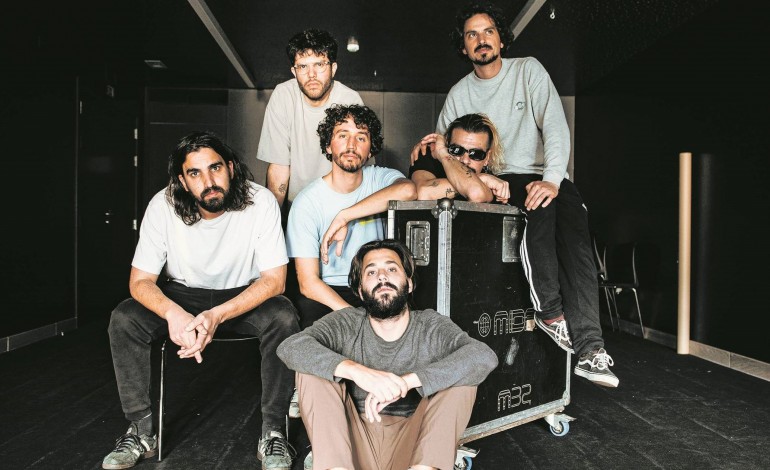 first-breath-after-coma-um-disco-que-soa-como-sala-de-ensaios-com-salvador-sobral-em-cinco-idiomas