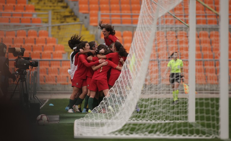 A festa do futebol feminino espelhada na estreia vitoriosa da equipa das quinas na Ronda de Elite da última época