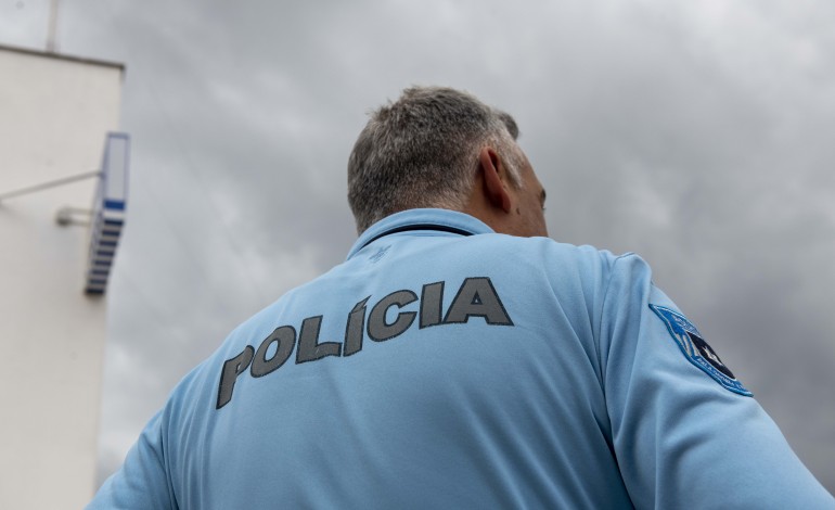 homem-de-85-anos-tenta-assaltar-loja-encapuzado-em-alcobaca