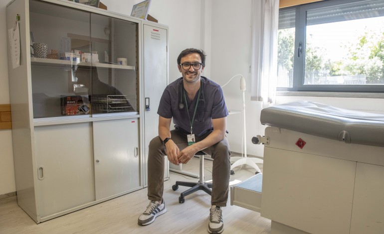 Catarina Custódio, João Cardoso , em cima, André Dias e Beatriz Correia, em baixo. Os jovens médicos acreditam que o médico de família é um confidente e faz a diferença na vida dos utentes, na prevenção e na doença