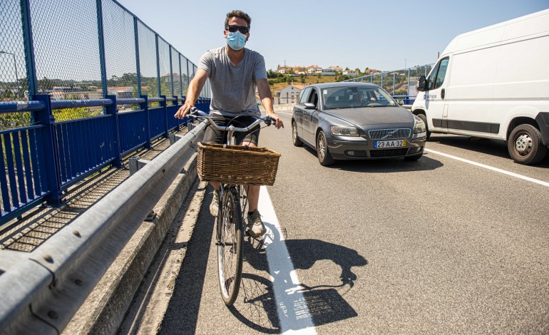 os-perigos-que-os-ciclistas-enfrentam-para-chegar-ao-centro-da-cidade