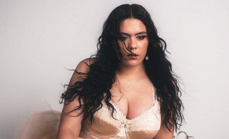 iolanda-no-palco-maior-do-coliseu-dos-recreios-para-revelar-o-album-de-estreia