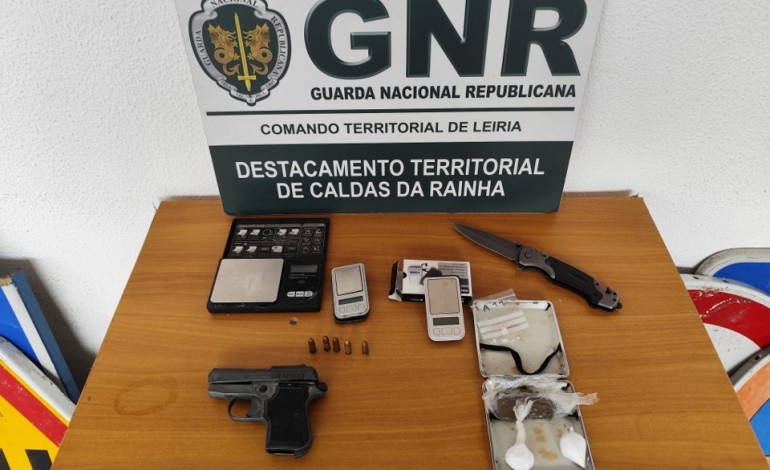 seis-homens-detidos-em-alcobaca-por-trafico-de-droga-e-posse-de-arma-proibida