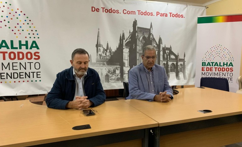 Perante os resultados, Raul Castro (à direita) assumiu a responsabilidade pela derrota