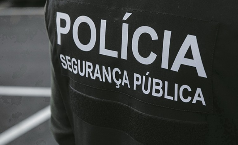 tentou-estrangular-a-mulher-e-ameacou-a-com-um-machado-foi-detido-pela-psp-de-leiria