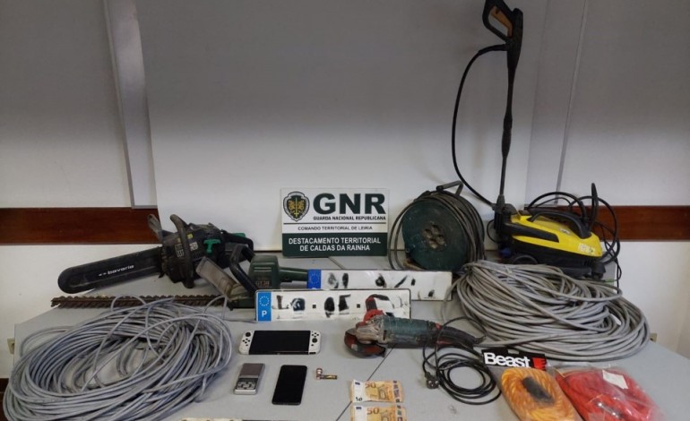circulava-com-chapas-de-matricula-falsas-e-foi-detido-pela-gnr-em-caldas-da-rainha