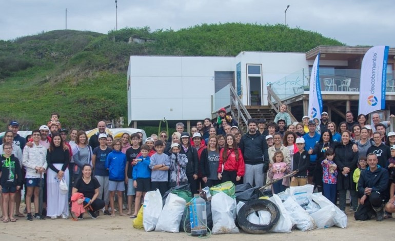 voluntarios-retiram-200-quilos-de-lixo-da-praia-velha