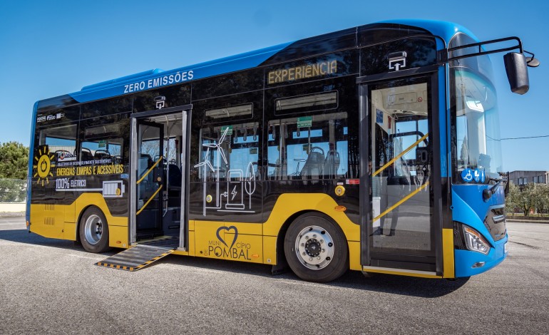 Autocarro tem autonomia para 300 quilómetros e lotação de 60 passageiros