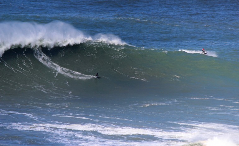 swell-fora-de-epoca-levou-surfistas-a-praia-do-norte-3718