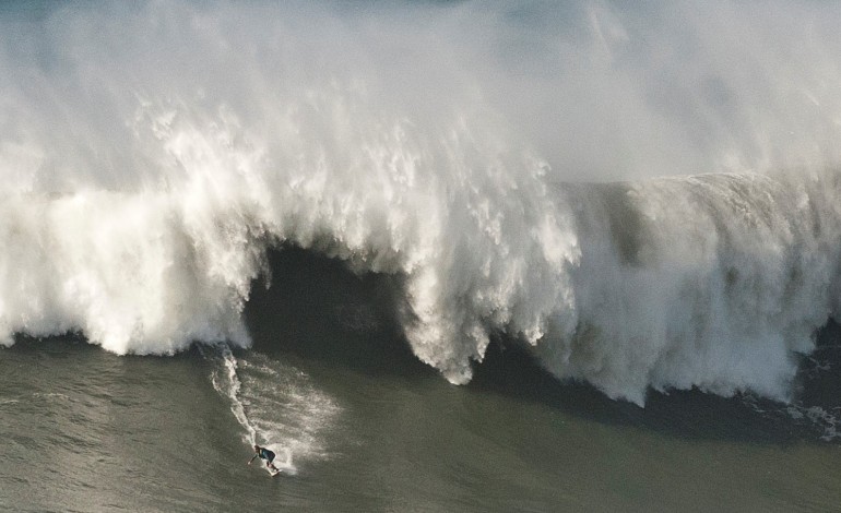 nazare-recebe-amanha-prova-de-ondas-gigantes-da-liga-mundial-de-surf