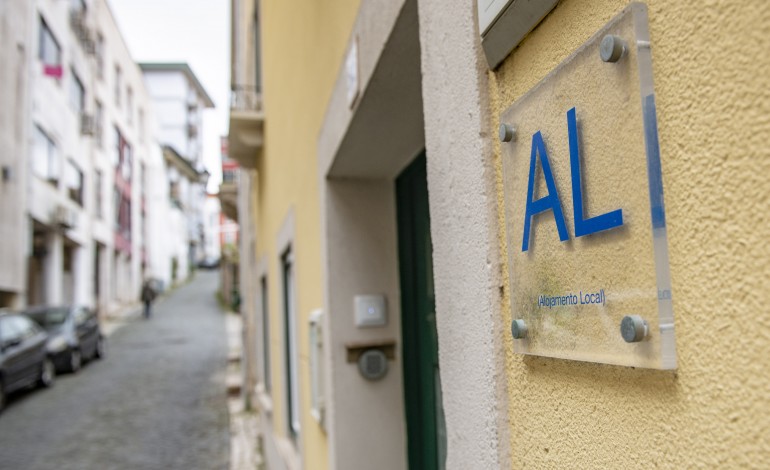 oposicao-pede-suspensao-de-novas-licencas-de-alojamento-local-em-leiria