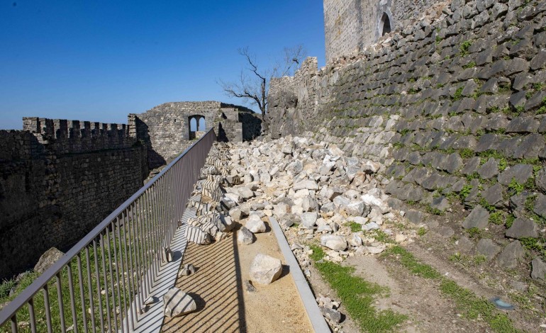 Ruíram 18 metros de muralha junto à Torre de Menagem