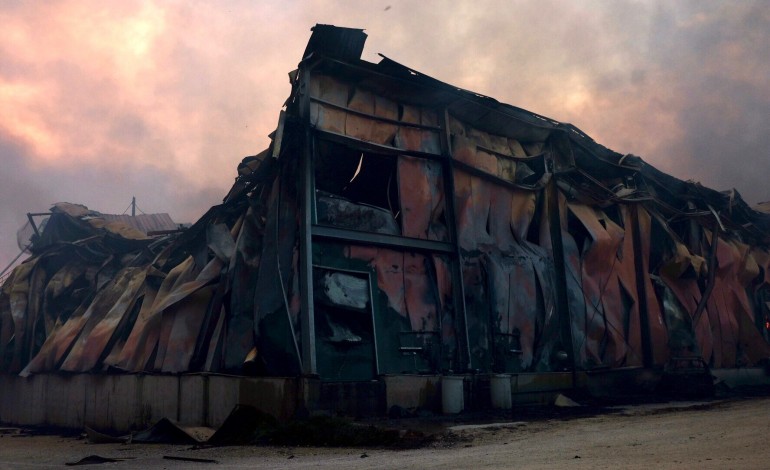Aviário destruído pelas chamas em Urqueira, Ourém