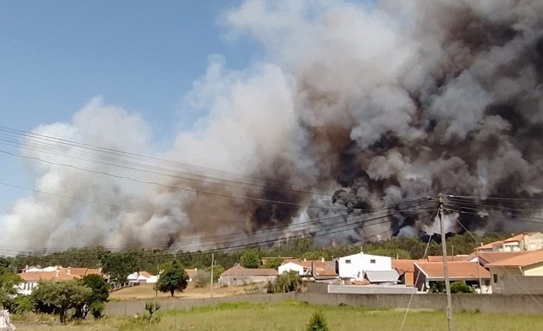 incendios-activos-na-regiao-mobilizam-quase-600-bombeiros