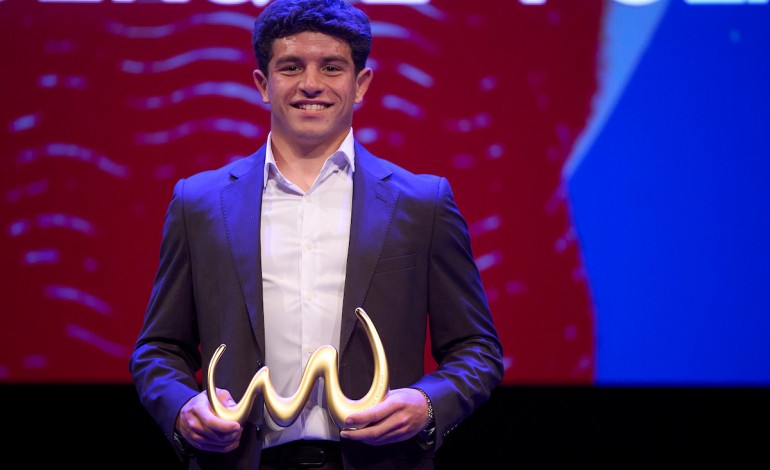 bruno-pola-eleito-melhor-jovem-do-mundo-no-futebol-de-praia