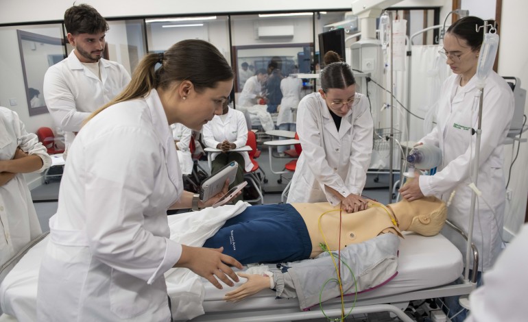 centro-de-simulacao-em-saude-treina-alunos-para-reagir-em-emergencias