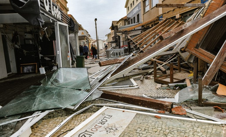 municipio-da-marinha-grande-suspende-proibicao-de-obras-no-verao-para-recuperar-estragos-da-tempestade