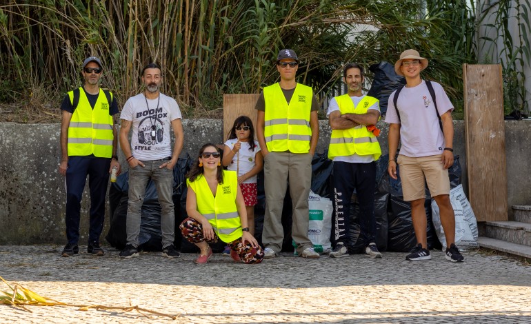 voluntarios-retiram-mais-de-400-quilos-de-lixo-na-cidade-da-marinha-grande