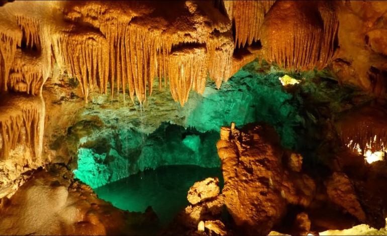 grutas-de-mira-de-aire-entre-as-mais-bonitas-do-mundo