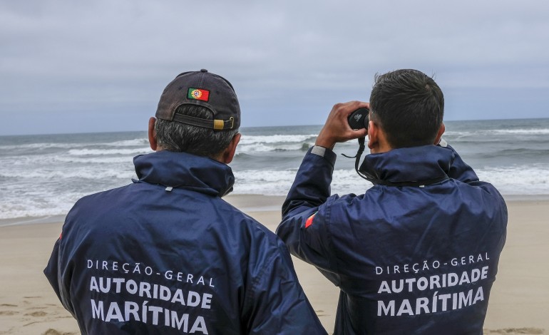 prosseguem-buscas-pelos-pescadores-desaparecidos-ao-largo-da-praia-do-samouco-na-marinha-grande