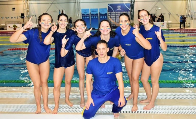 Meninas festejaram subida de divisão com o treinador Pedro Lopes